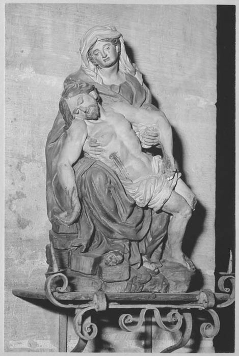 statue : Vierge de Pitié