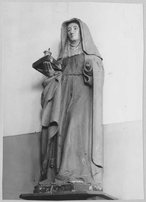 statue : Sainte Claire