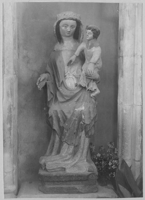 statue : Vierge à l'Enfant