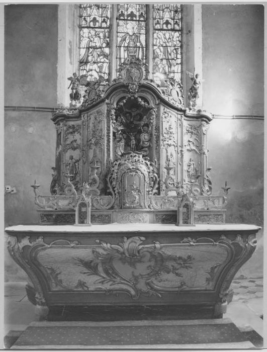 autel, retable, exposition, tabernacle, 6 chandeliers d'autel (porte-cierges), antependium (maître-autel)