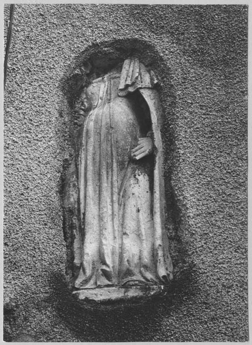 statue : la Vierge enceinte (ou sainte Elisabeth ?)