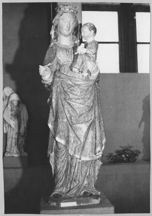 statue : Vierge à l'Enfant