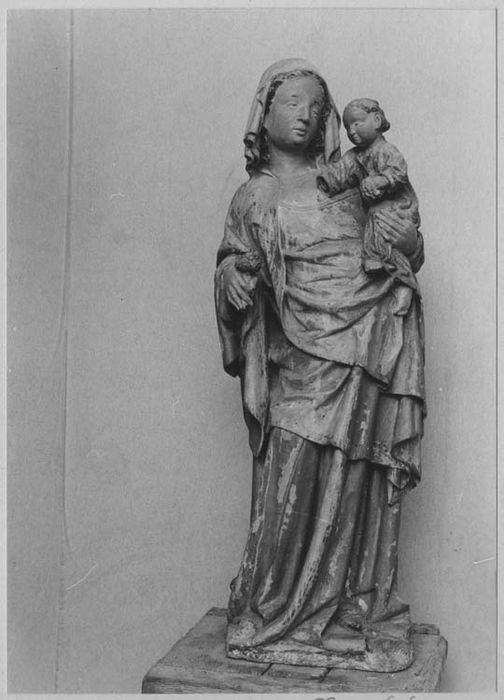 statue : Vierge à l'Enfant