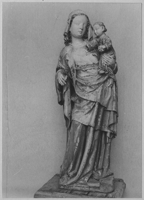 statue : Vierge à l'Enfant