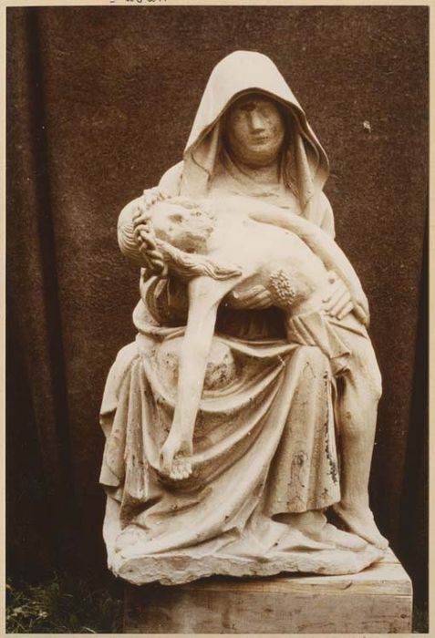 statue : Vierge de Pitié