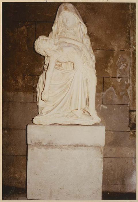 statue : Vierge de Pitié