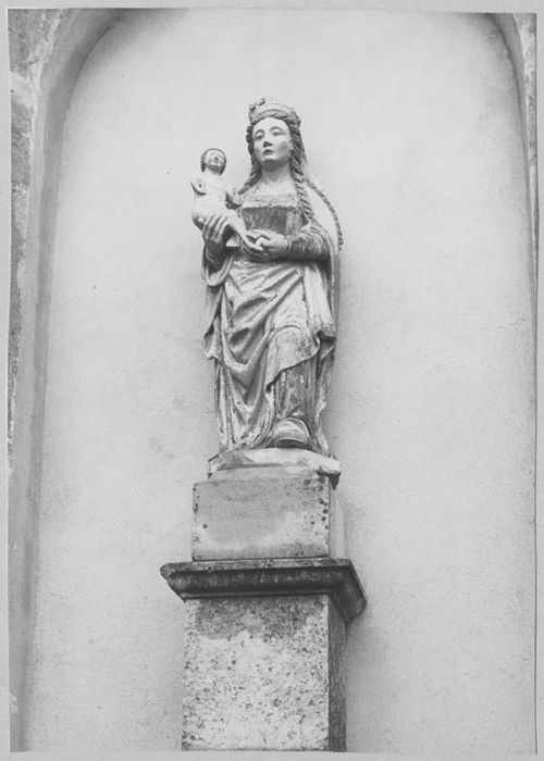 statue : Vierge à l'Enfant