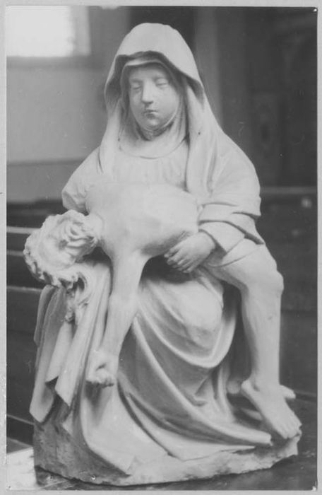 statue : Vierge de Pitié