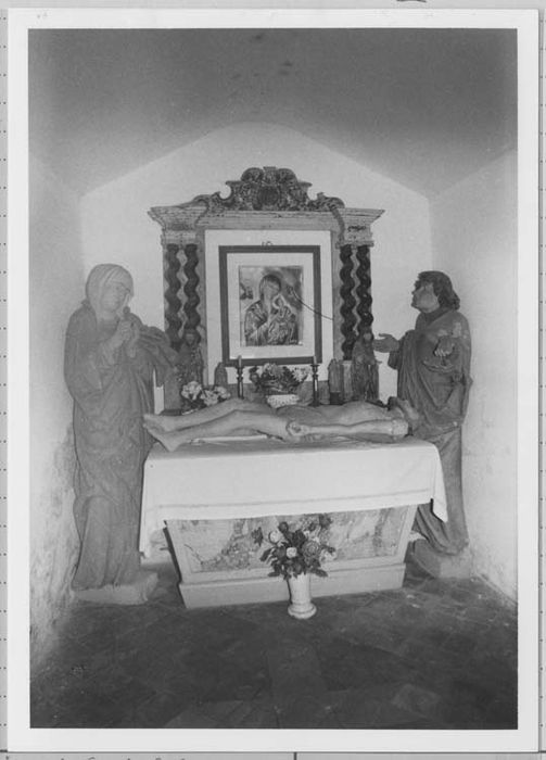 3 statues de la Mise au tombeau : le Christ au tombeau, la Vierge, saint Jean