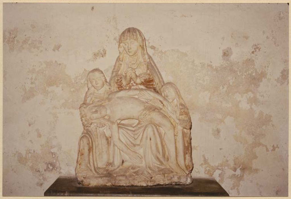 groupe sculpté : Vierge de Pitié avec saint Jean et sainte Madeleine