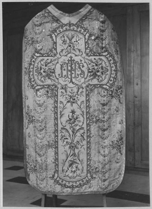 chasuble, étole, manipule, voile de calice, bourse