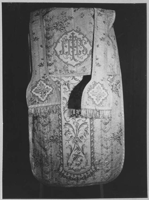 chasuble, étole, manipule, voile de calice, bourse