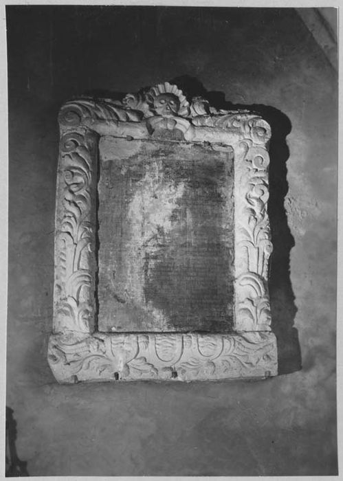 plaque commémorative de fondation d'une messe de requiem, cadre