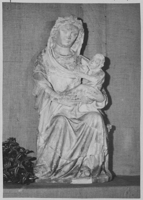 statue : Vierge à l'Enfant assise