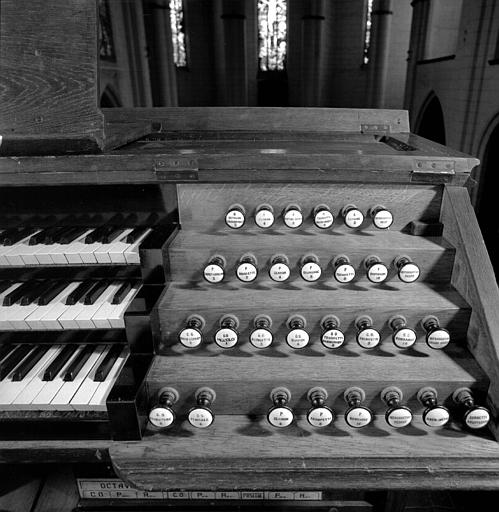 Orgue : Tirants de registres, côté droit