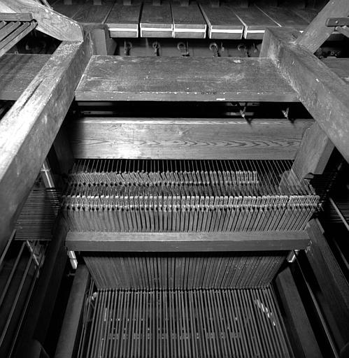 Orgue : Mécanique au-dessus de la machine Barker et départ de l'orgue