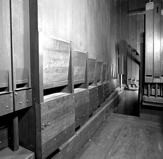 Orgue : Bouches des grands tuyaux du bourdon 32 en chêne