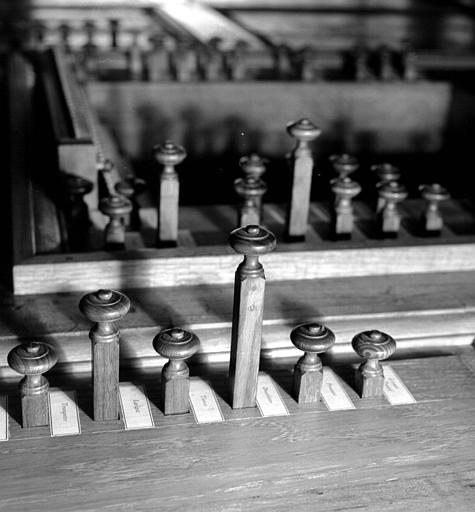 Orgue : Tirants de registres à la console