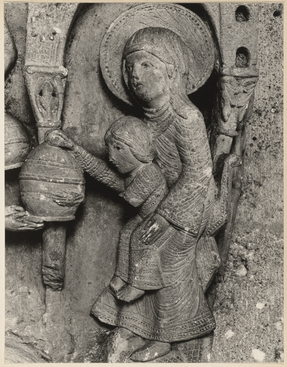 Sculpture, détail : Vierge à l'Enfant de l’Adoration des mages