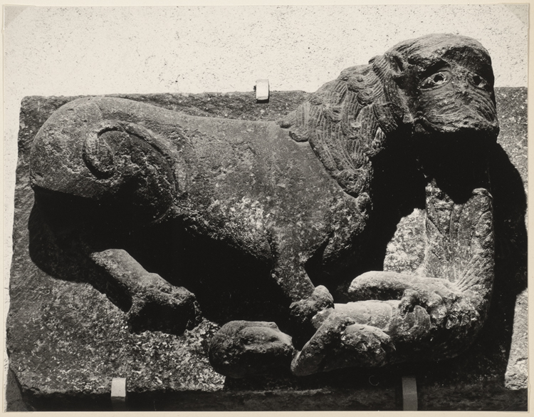 Fragment sculpté représentant un lion