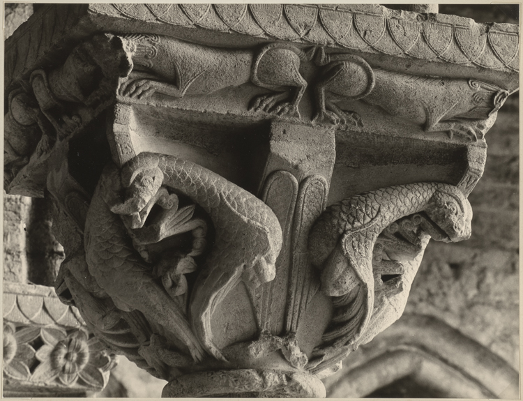 Chapiteau de colonne du cloître : oiseaux