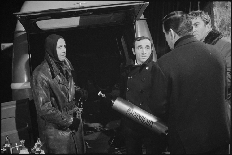 Tournage du film La Métamorphose des cloportes avec Charles Aznavour, Lino Ventura, Maurice Biraud et Georges Géret