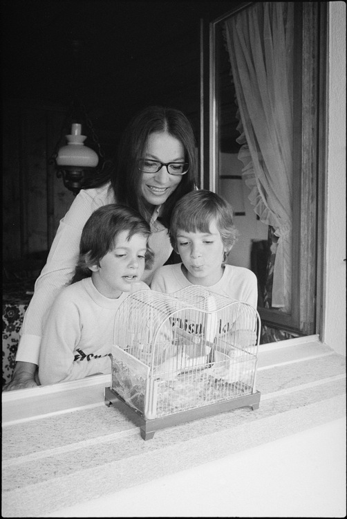 Nana Mouskouri avec ses enfants Nicolas et Hélène Petsilas