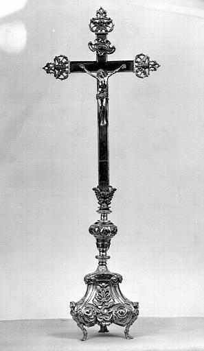 Croix d'autel en argent