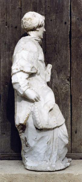 statue : saint Vincent, vue de droite