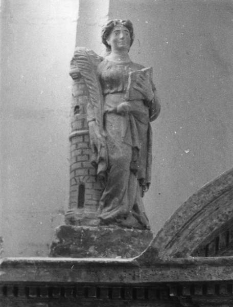 statue : sainte Barbe - © Ministère de la Culture (France), Médiathèque du patrimoine et de la photographie (objets mobiliers), tous droits réservés