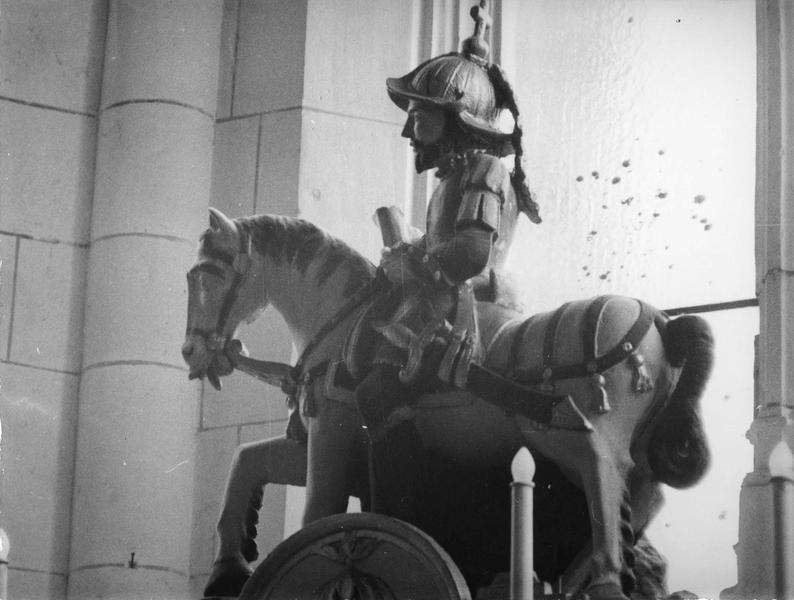 groupe sculpté : saint Maurice