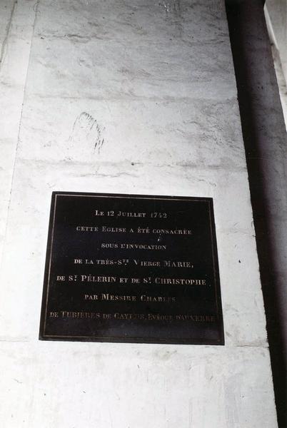 plaque commémorative de la consécration de l'église - © Ministère de la Culture (France), Médiathèque du patrimoine et de la photographie (objets mobiliers), tous droits réservés