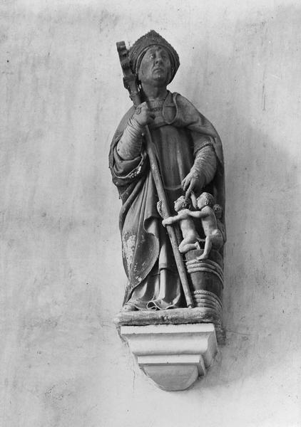 groupe sculpté : saint Nicolas