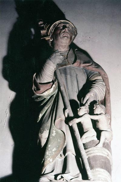 groupe sculpté : saint Nicolas