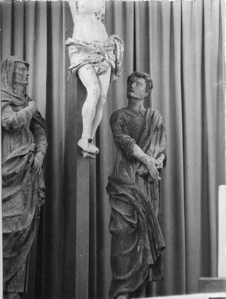 groupe sculpté : Christ en croix, la Vierge et saint Jean