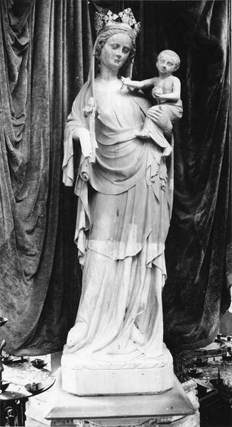 statue : Vierge à l'Enfant