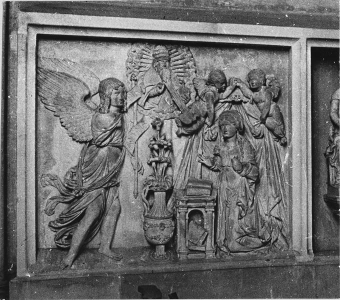 2 bas-reliefs : L'Annonciation, L'Adoration des bergers