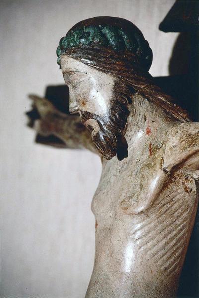 statue : Christ en croix, profile de gauche