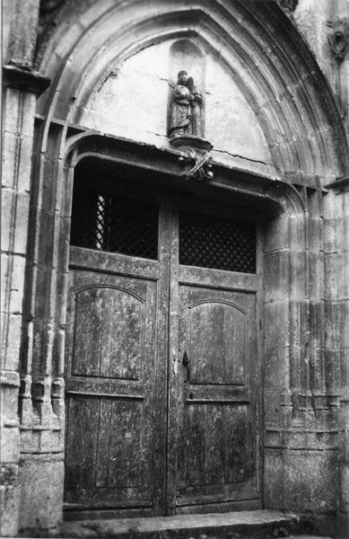 statue : sainte Barbe