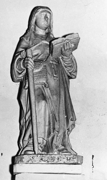 Statue : sainte au livre