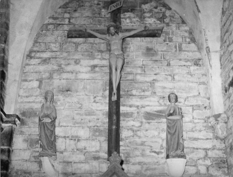 calvaire : Le Christ en croix, la Vierge et saint Jean