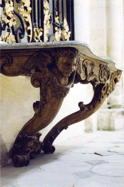 console, bas-relief - © Ministère de la Culture (France), Médiathèque du patrimoine et de la photographie (objets mobiliers), tous droits réservés