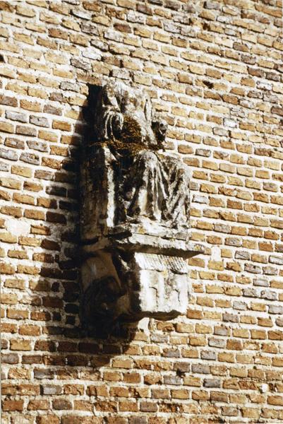 statue : Vierge à l'Enfant assise, console : la Maison de Lorette, vue de droite