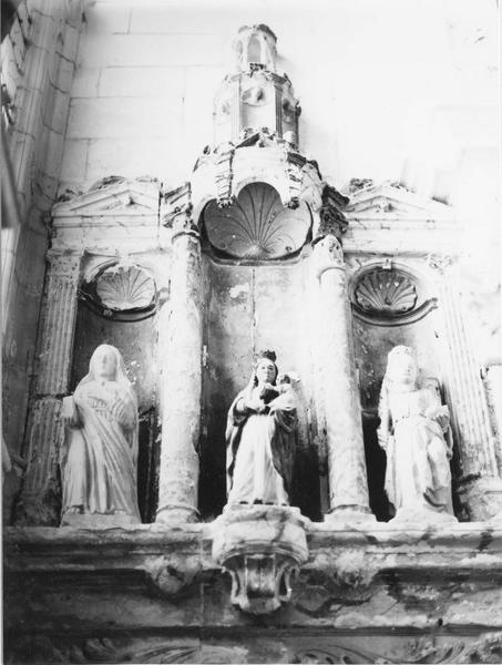 retable, trois statues : saint Jean, Vierge à l'Enfant, sainte Barbe