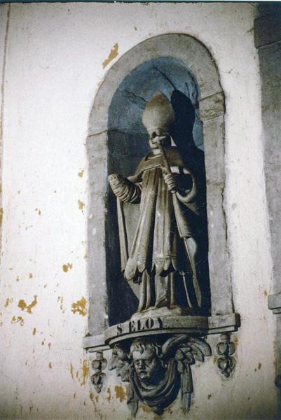 statue et sa console : saint Eloi, saint Paxent, saint Hubert, saint Jean l'Evangéliste