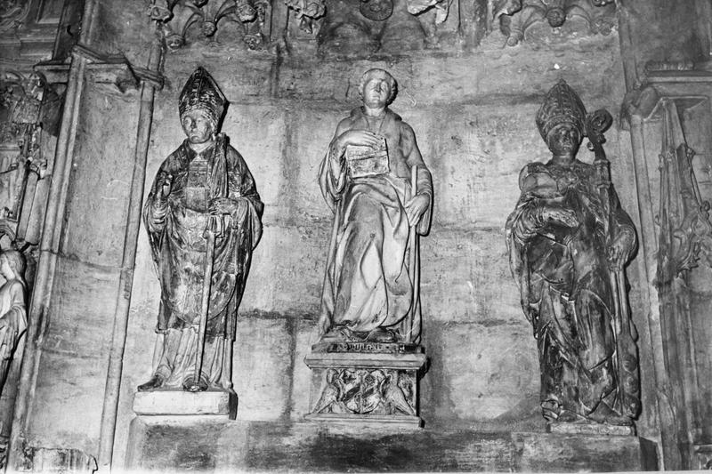 trois statues : saint Honoré, saint religieux, évêque