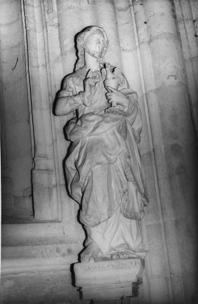 statue : saint Jean l'Evangéliste