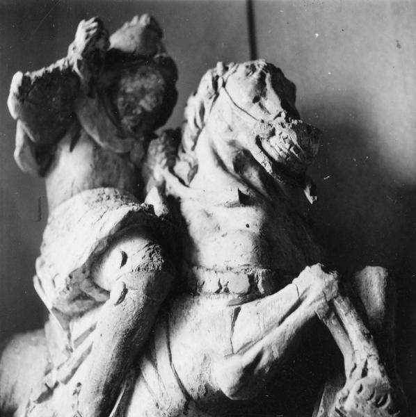 groupe sculpté : saint Georges terrassant le dragon et un donateur, détail