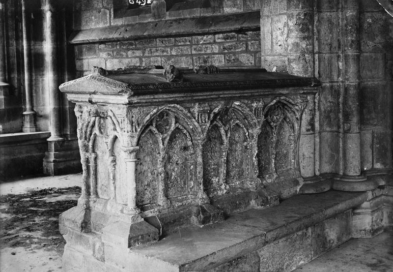 monument funéraire de la femme d'Hugues Gaudry Guibour