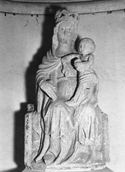 statue : Vierge à l'Enfant assise, vue de gauche - © Ministère de la Culture (France), Médiathèque du patrimoine et de la photographie (objets mobiliers), tous droits réservés